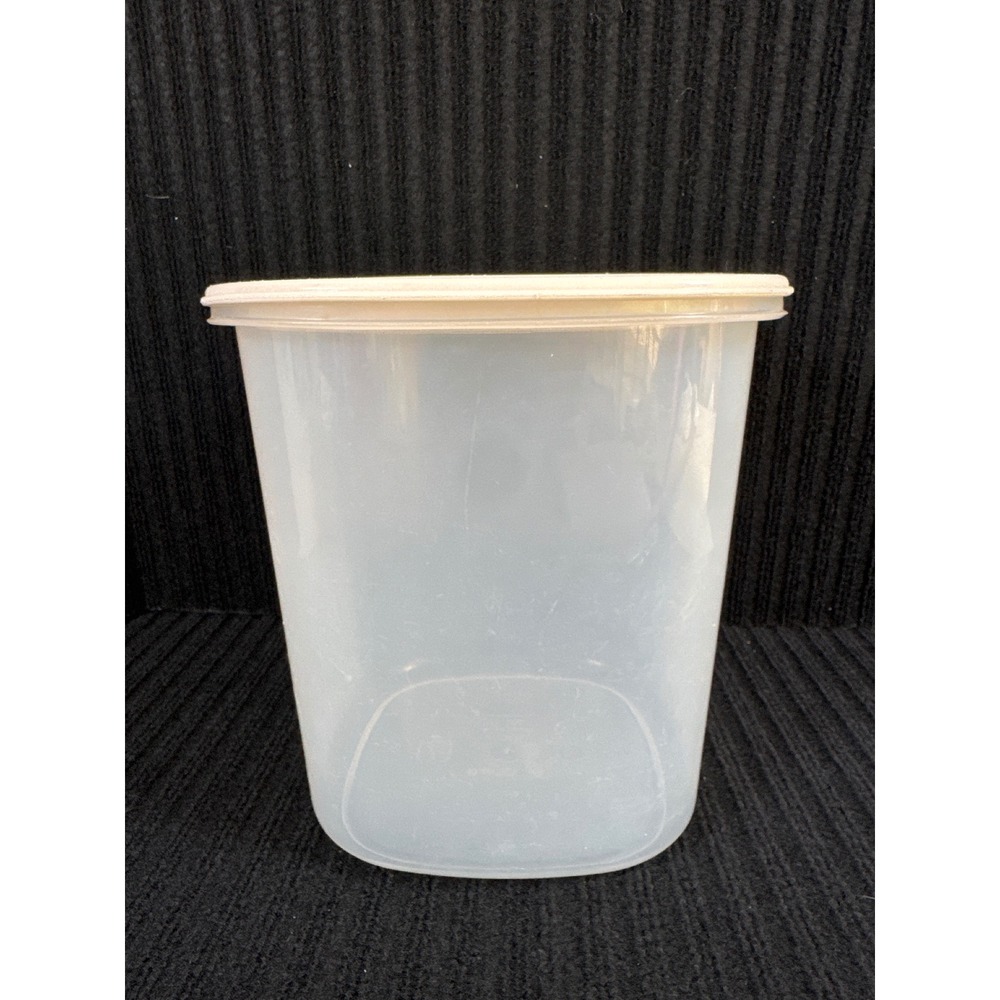 Rubbermaid Servin' Saver Canister #7 21 Cups 5.0 Container Almond Beige Lid